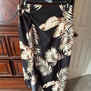 Black and Beige Leaf Print Skirt Size Med